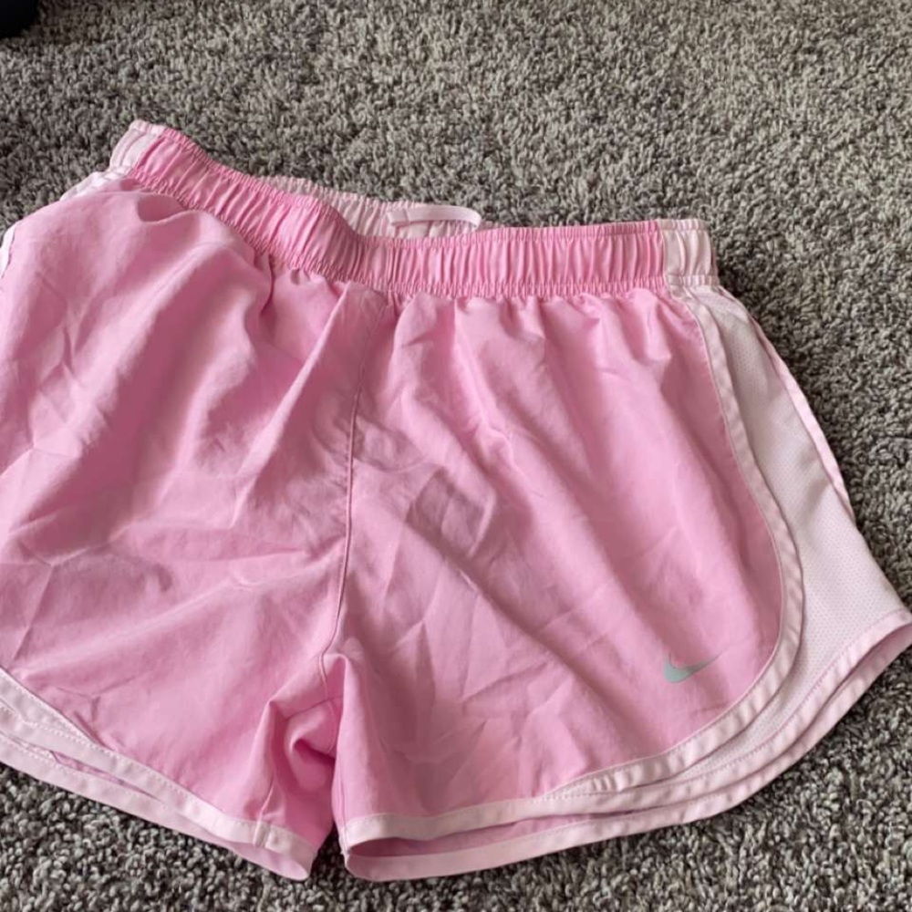 nike shorts pink